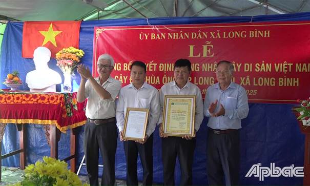 Tiền[-]Giang:[-]Huyện[-]Gò[-]Công[-]Tây[-]ông[-]bố[-]Quyết[-]định[-]công[-]nhận[-]Cây[-]Di[-]sản[-]Việt[-]Nam